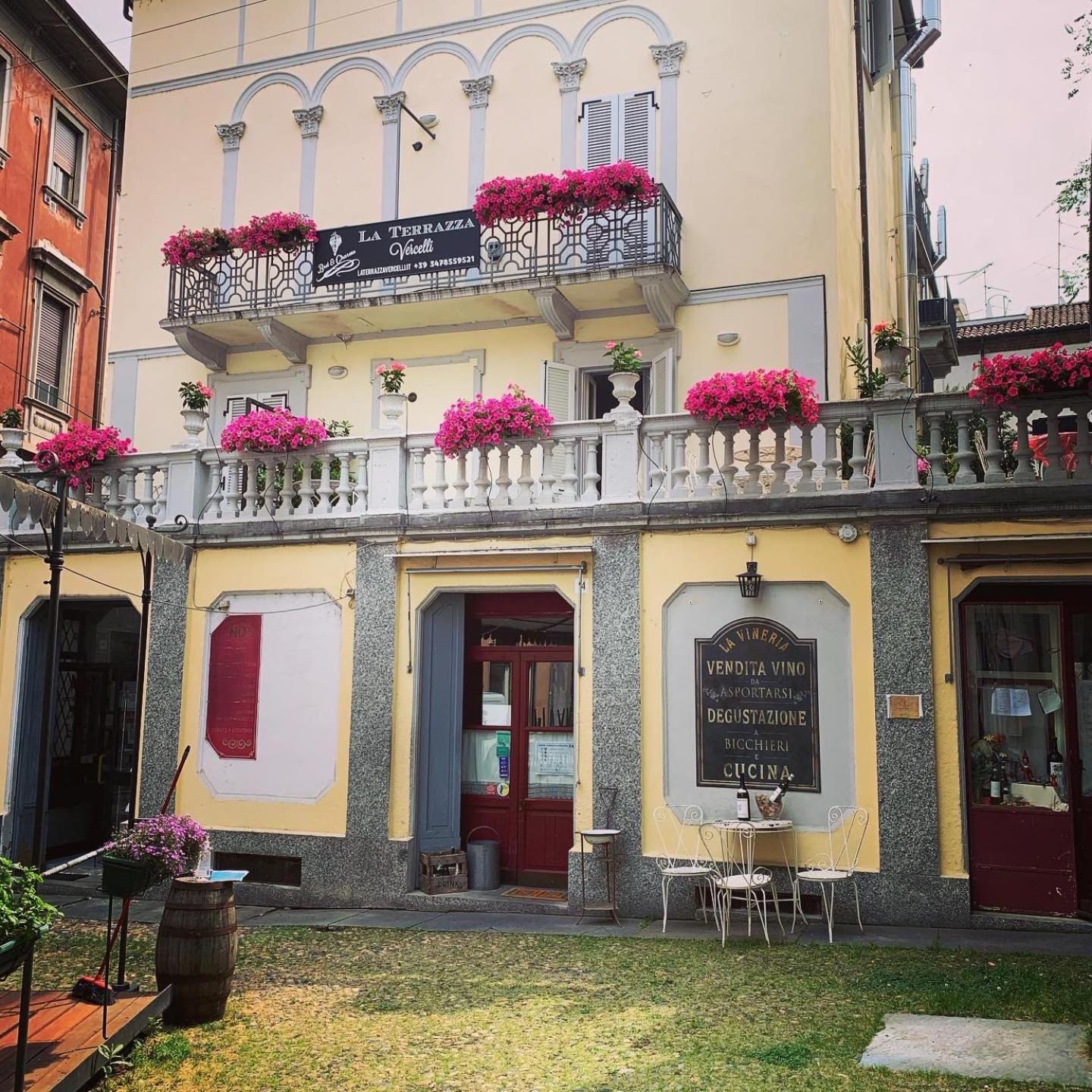 La Terrazza Vercelli Bed & Charme Экстерьер фото